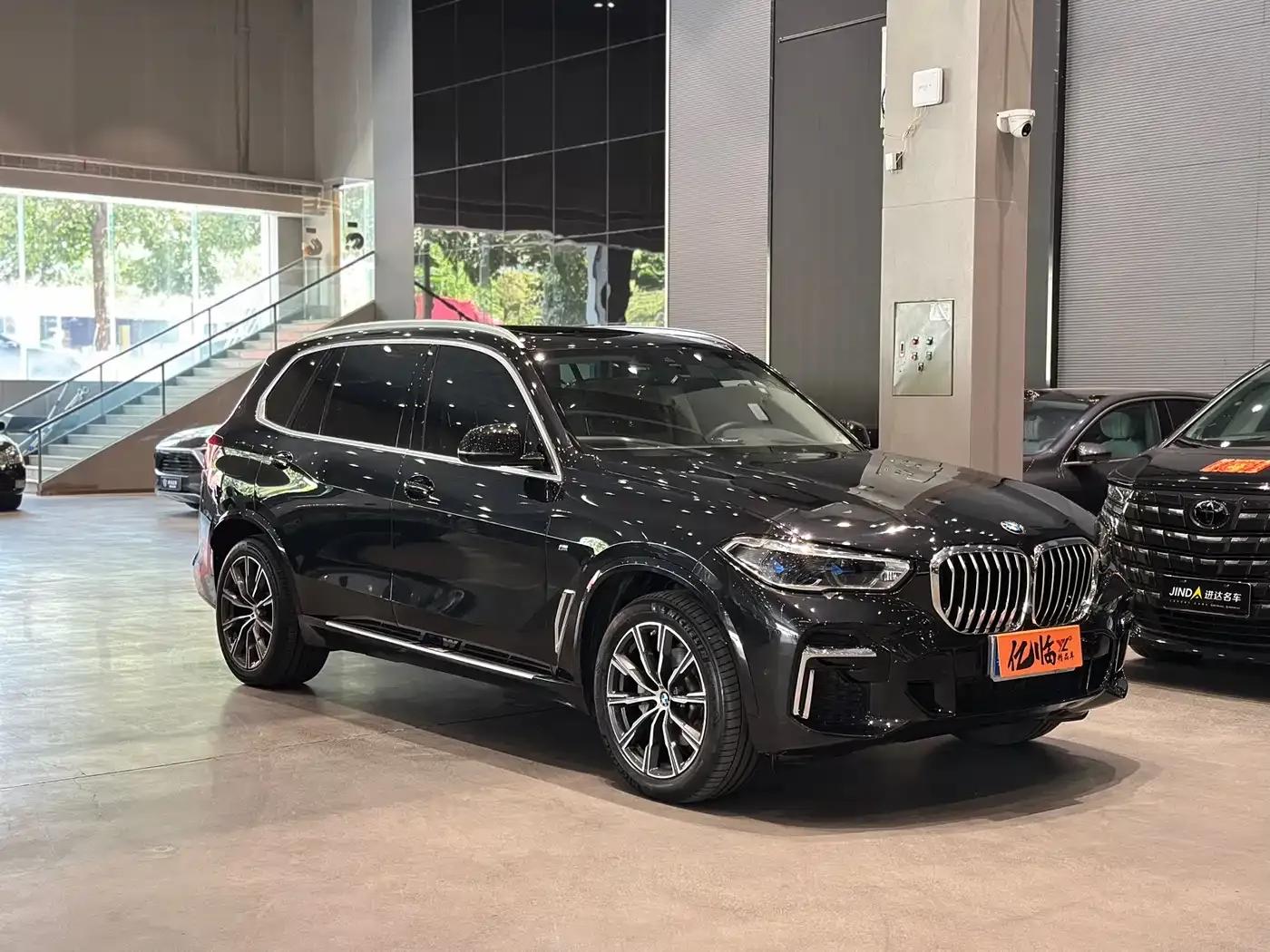 BMW X5 2022 xDrive 30Li Luxury M Sport Package — миниатюра 2