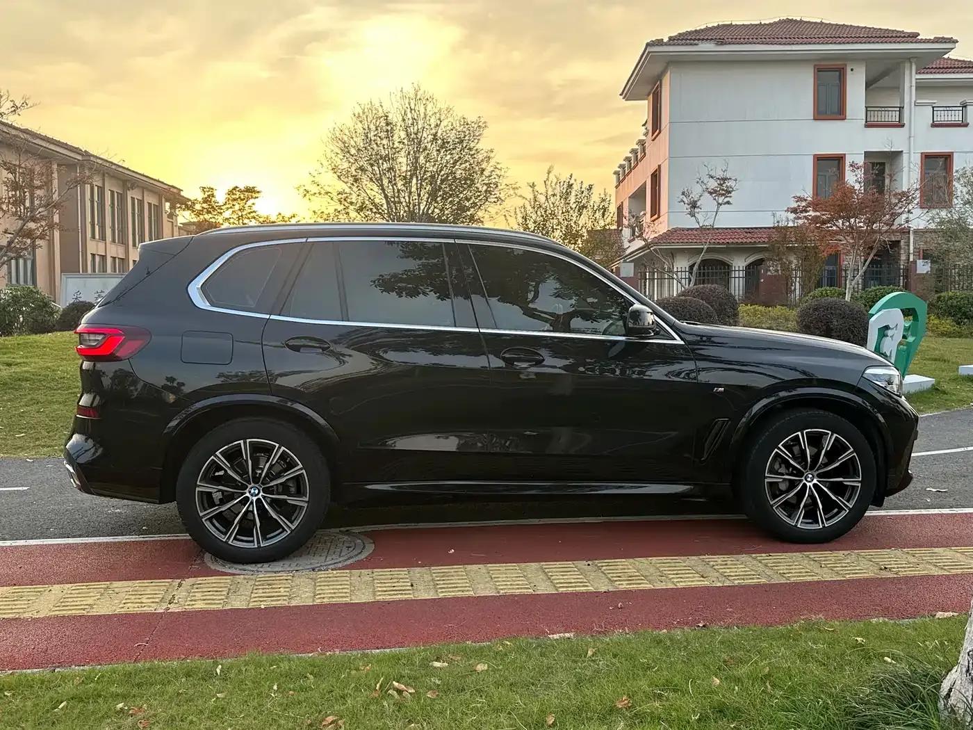 2021 BMW X5 xDrive30i M Sport Package (Imported) — миниатюра 3