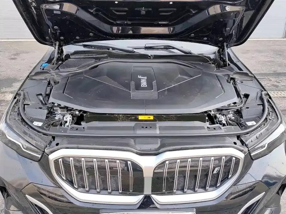 BMW i5 2024 eDrive 35L M Sport Package — миниатюра 13