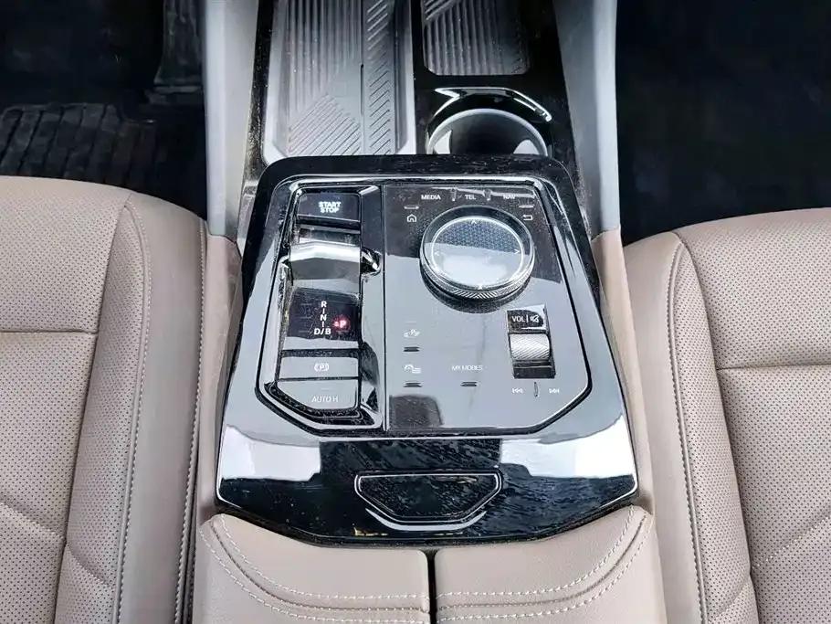 BMW i5 2024 eDrive 35L M Sport Package — миниатюра 9