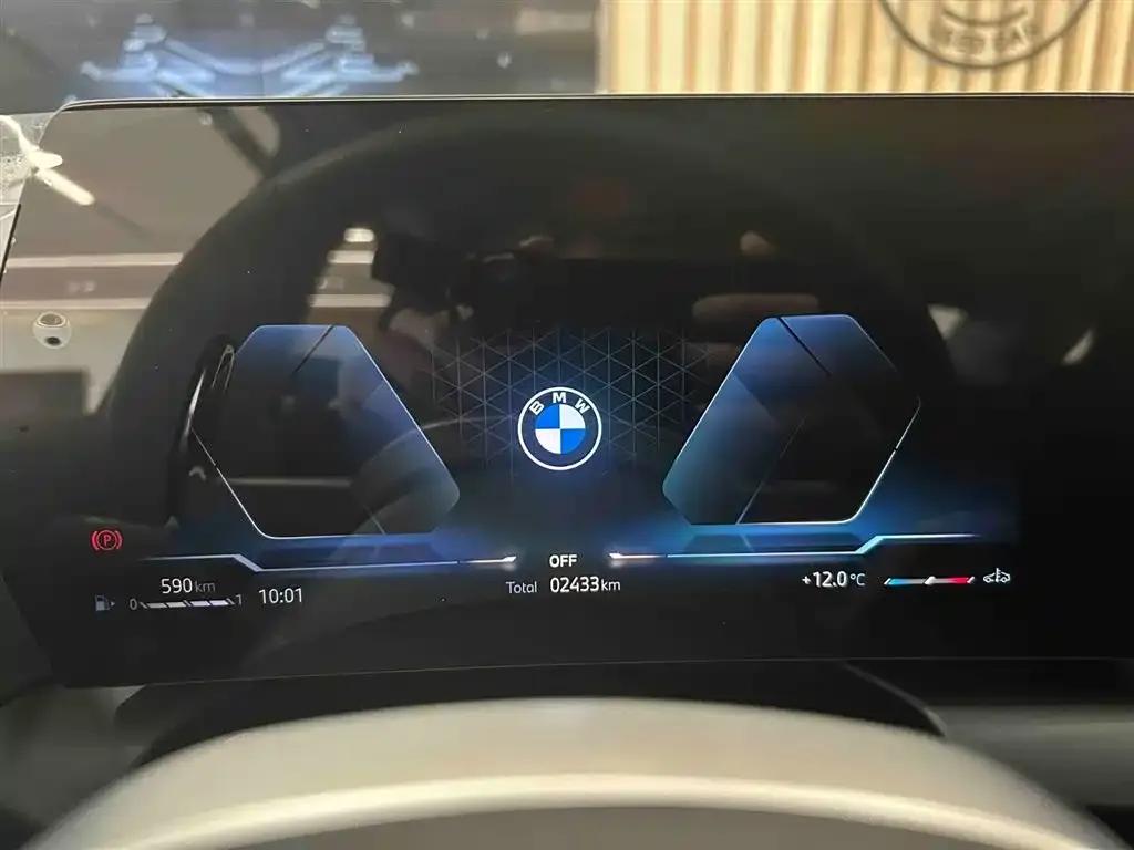 2025 BMW 2 Series 225L M Sport Shadow Edition — миниатюра 14