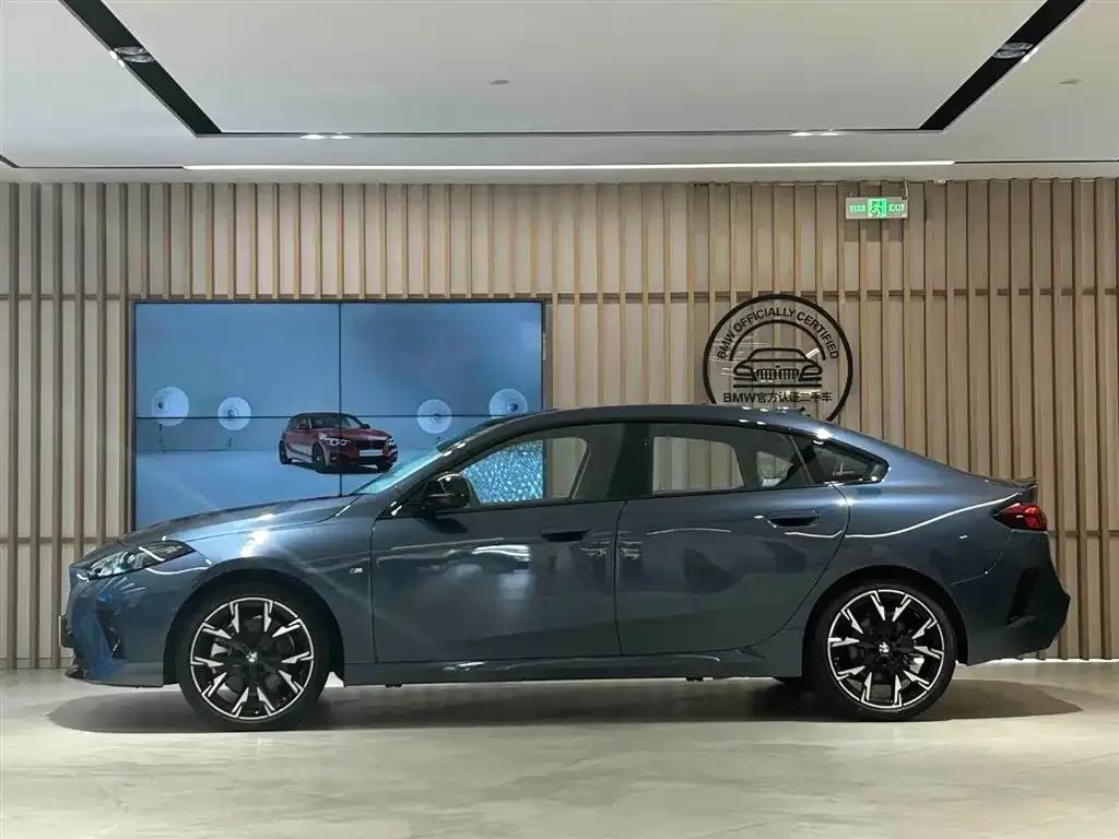 2025 BMW 2 Series 225L M Sport Shadow Edition — миниатюра 4