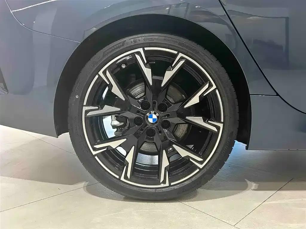 2025 BMW 2 Series 225L M Sport Shadow Edition — миниатюра 9