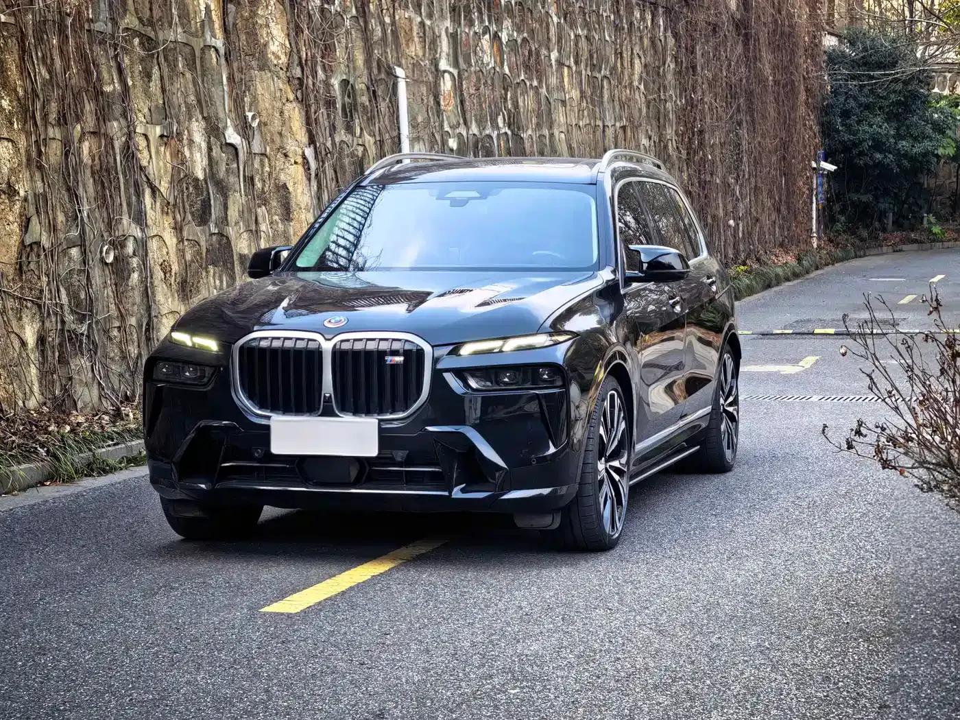 2023 BMW X7 M60i xDrive M60i — миниатюра 1