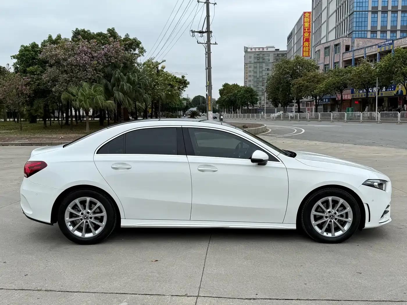 Mercedes-Benz A-Class 2020 A 200 L Sport Sedan — миниатюра 14