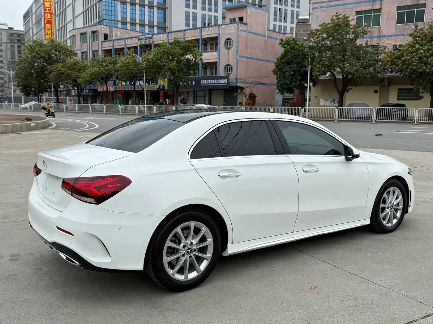 Mercedes-Benz A-Class 2020 A 200 L Sport Sedan — миниатюра 9