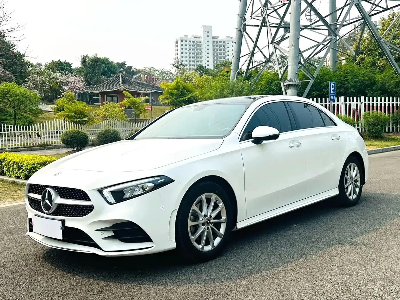 Mercedes-Benz A-Class 2021 A 200 L Sport Sedan Fashion Edition — миниатюра 1