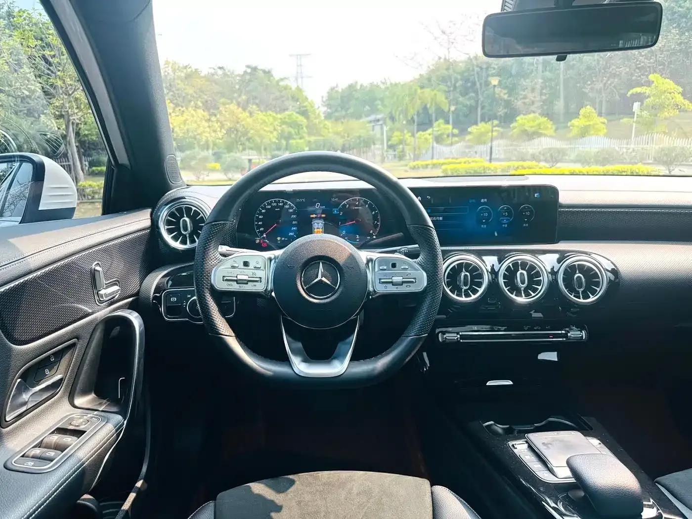 Mercedes-Benz A-Class 2021 A 200 L Sport Sedan Fashion Edition — миниатюра 11
