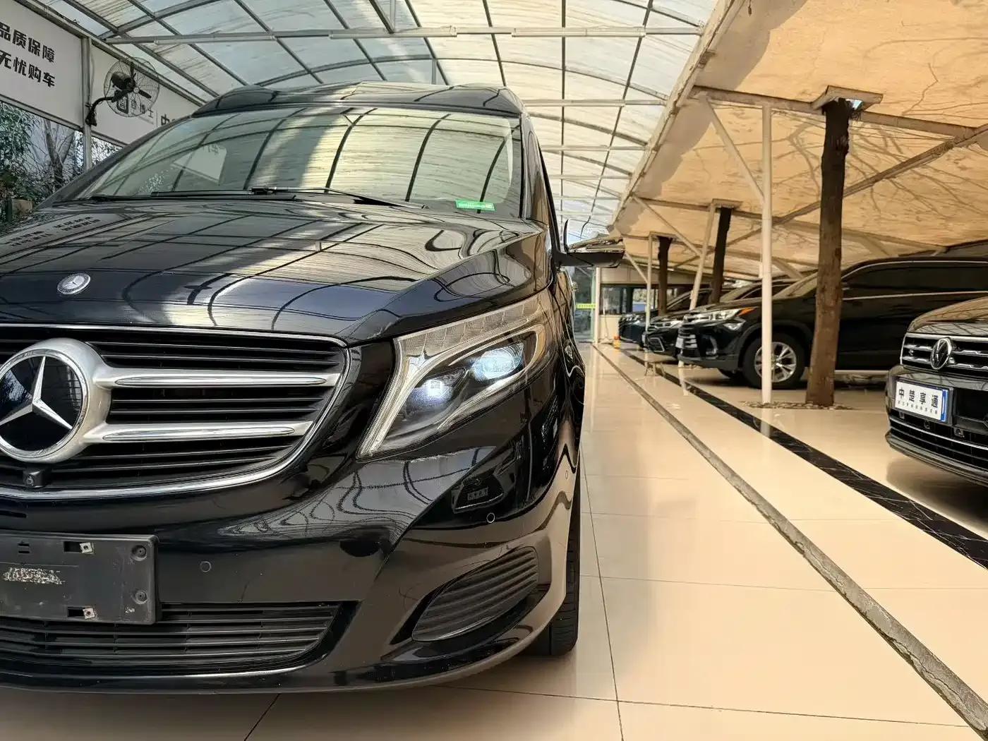 Mercedes-Benz V-Class 2017 V 260 L Premium Extended Edition — миниатюра 3