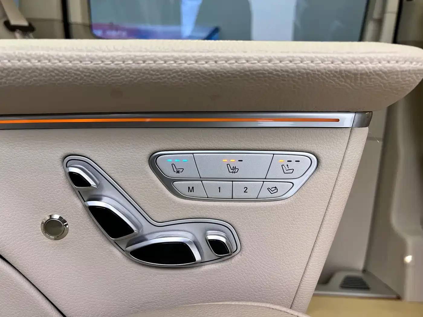 Mercedes-Benz V-Class 2022 V 260 L Long Wheelbase Premium Edition — миниатюра 32