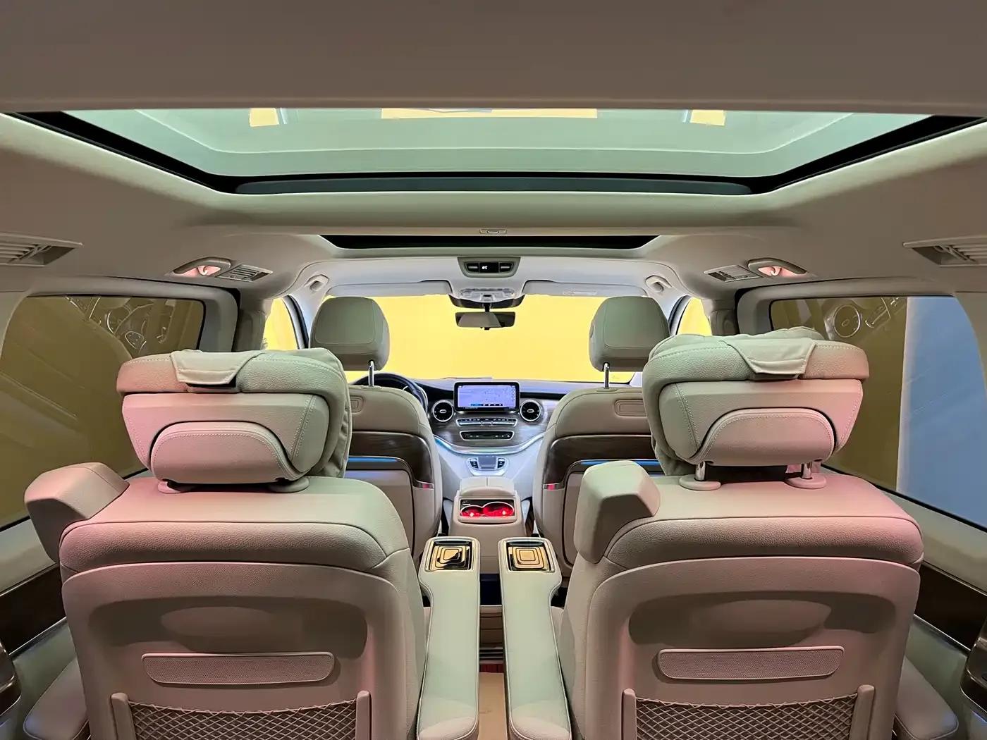 Mercedes-Benz V-Class 2022 V 260 L Long Wheelbase Premium Edition — миниатюра 34