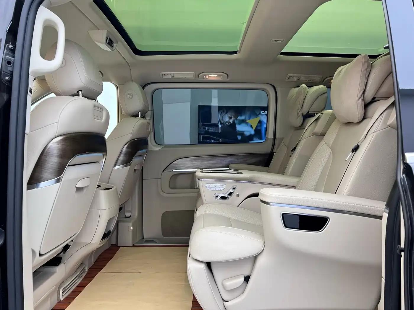 Mercedes-Benz V-Class 2022 V 260 L Long Wheelbase Premium Edition — миниатюра 10
