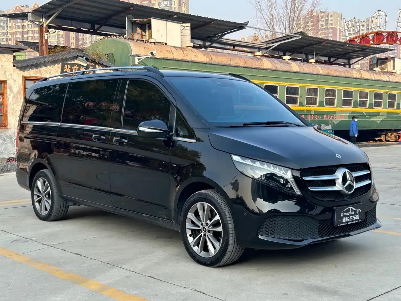 Mercedes-Benz V-Class 2022 V 260 Navigator Edition — миниатюра 3