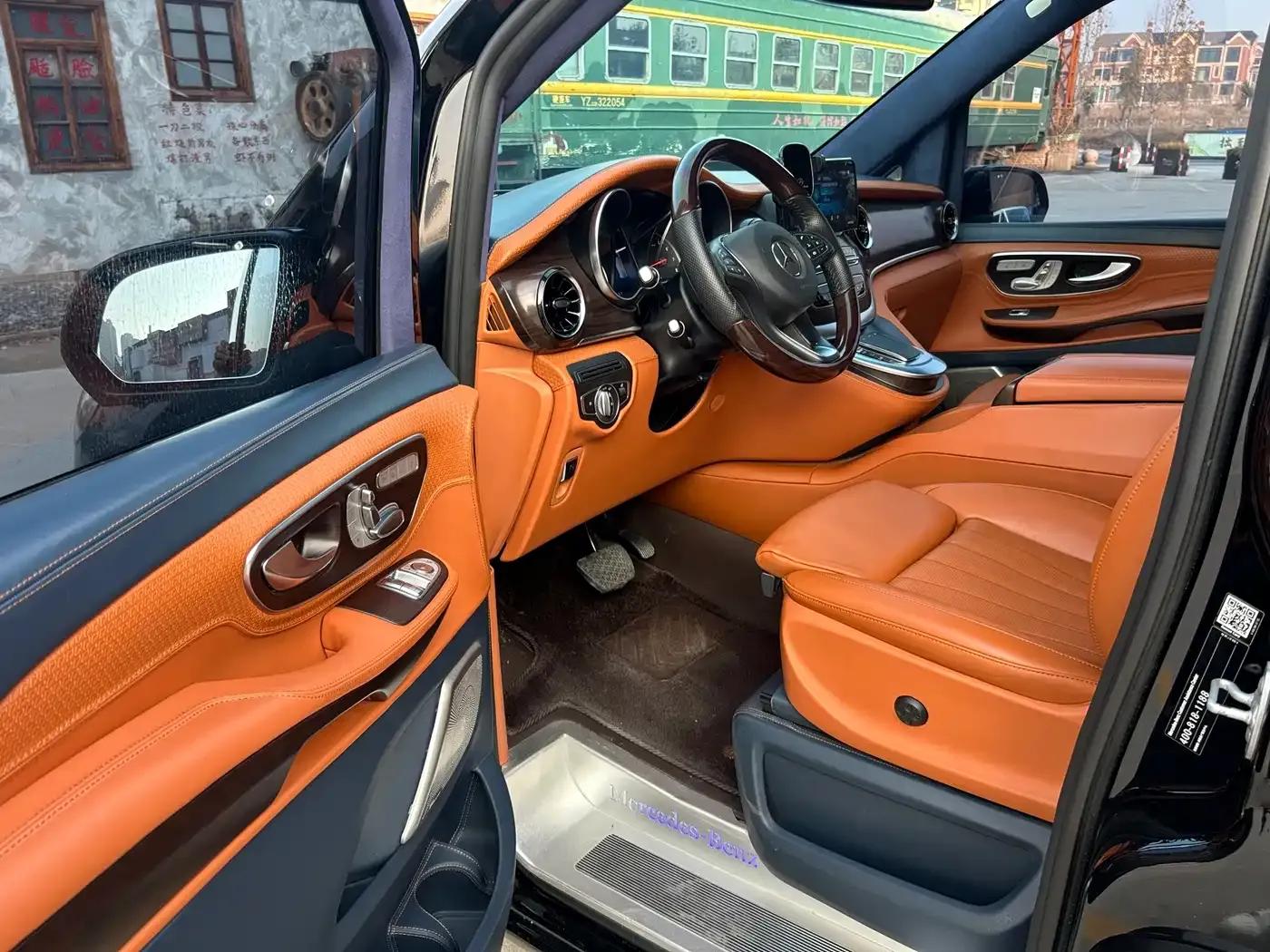 Mercedes-Benz V-Class 2022 V 260 Navigator Edition — миниатюра 4