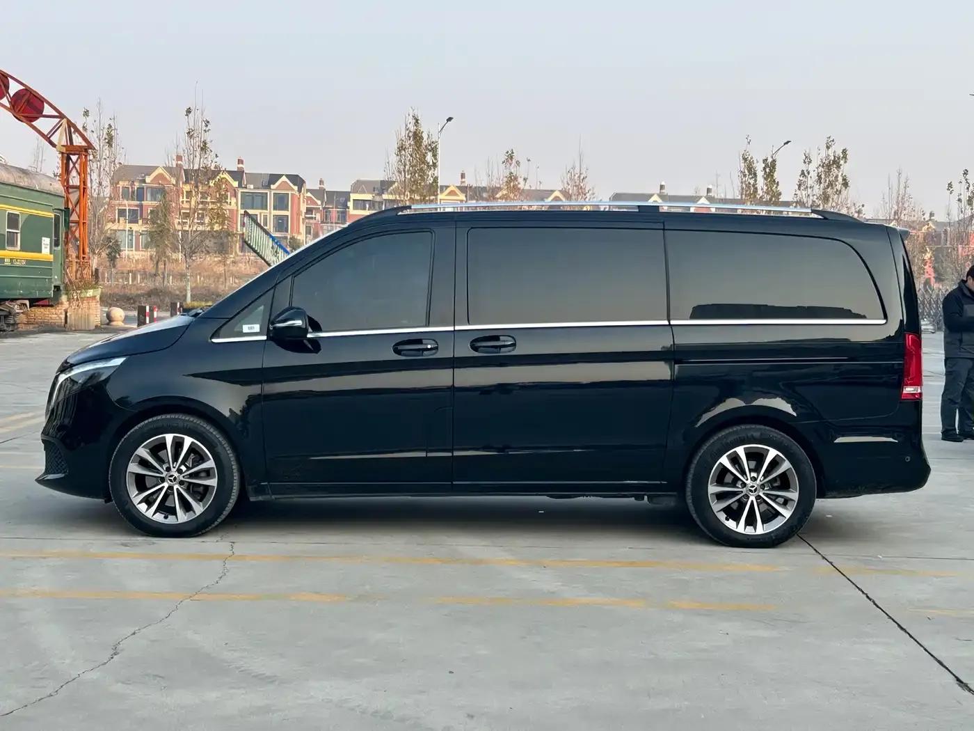 Mercedes-Benz V-Class 2022 V 260 Navigator Edition — миниатюра 31
