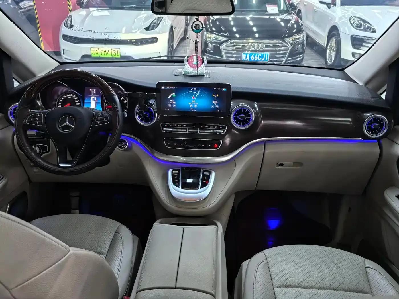 Mercedes-Benz V-Class 2021 V 260 Navigator Edition — миниатюра 11