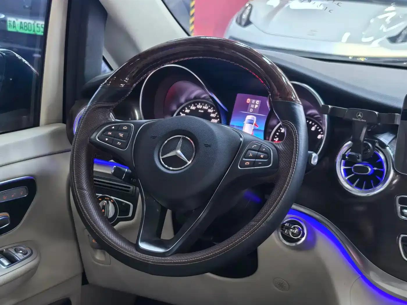 Mercedes-Benz V-Class 2021 V 260 Navigator Edition — миниатюра 13