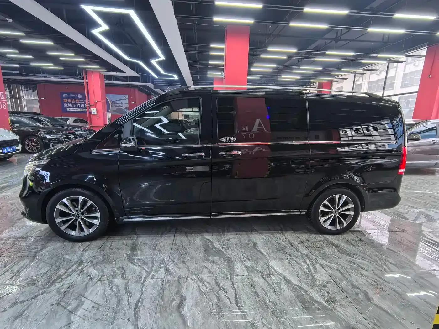 Mercedes-Benz V-Class 2021 V 260 Navigator Edition — миниатюра 4