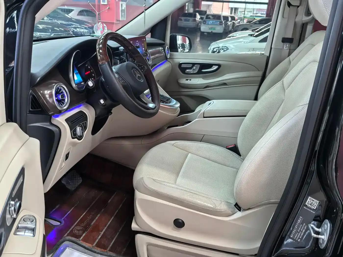 Mercedes-Benz V-Class 2021 V 260 Navigator Edition — миниатюра 7