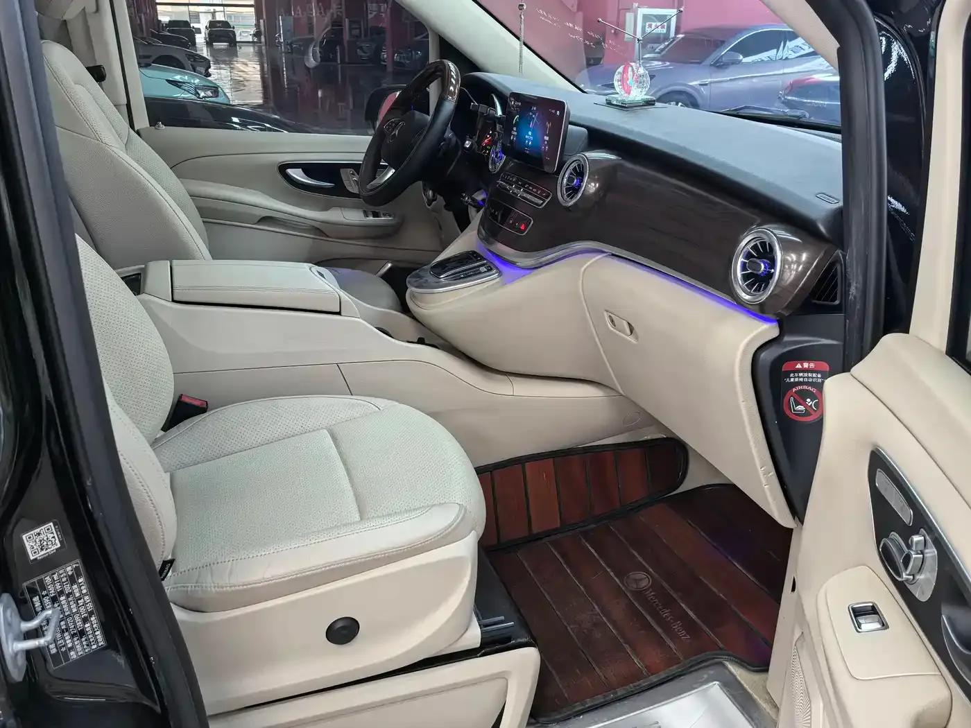 Mercedes-Benz V-Class 2021 V 260 Navigator Edition — миниатюра 9