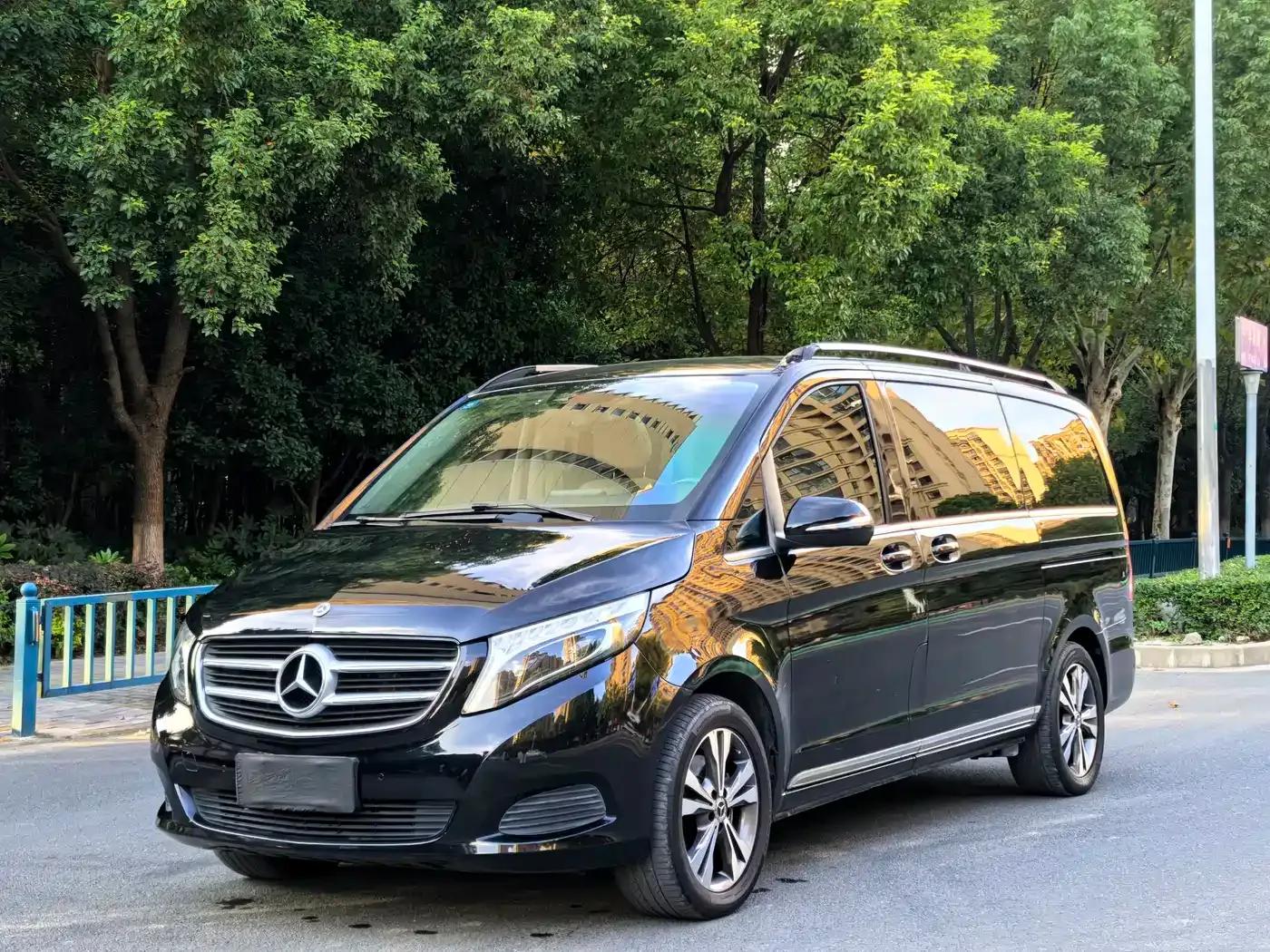 Mercedes-Benz V-Class 2018 V 260 Navigator Edition (China VI Emission Standard) — миниатюра 1