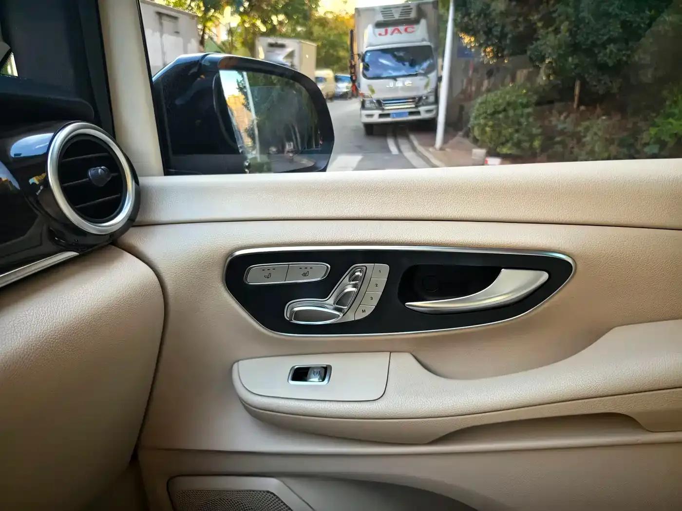 Mercedes-Benz V-Class 2018 V 260 Navigator Edition (China VI Emission Standard) — миниатюра 21