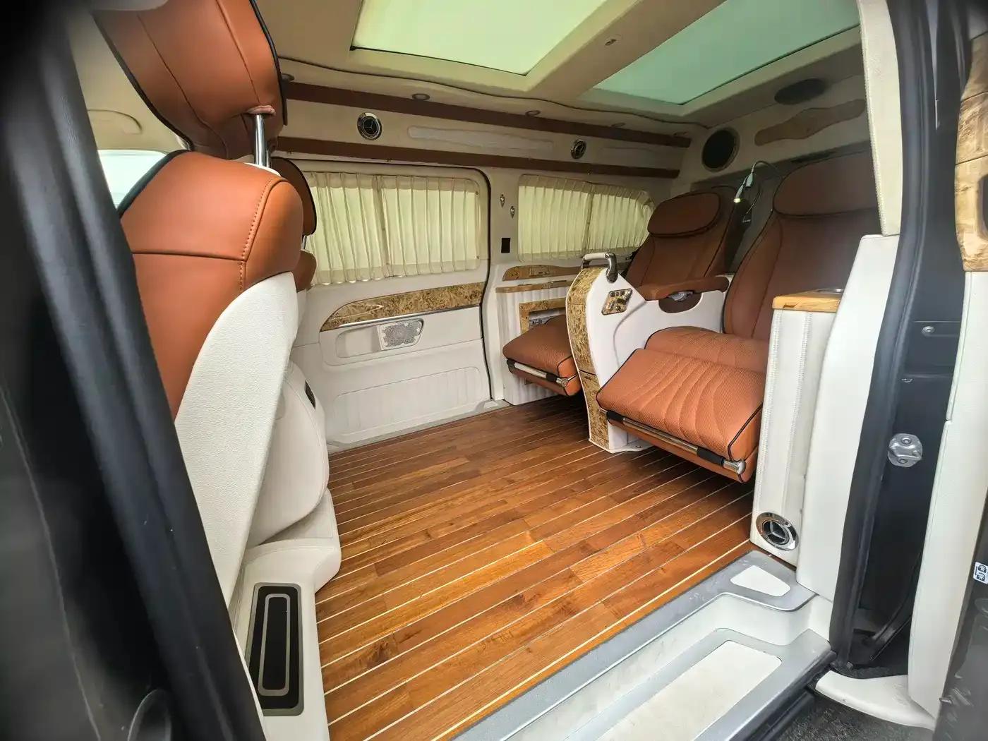 Mercedes-Benz V-Class 2017 V 260 L Premium Extended Edition — миниатюра 3