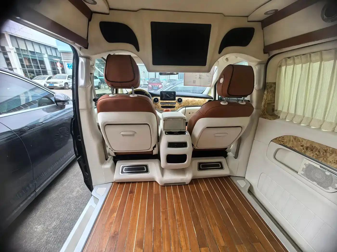 Mercedes-Benz V-Class 2017 V 260 L Premium Extended Edition — миниатюра 4