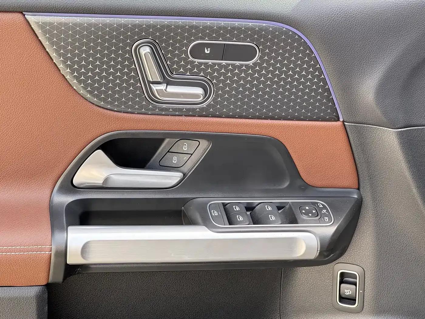 Mercedes-Benz GLB 2024 Facelift GLB 220 Fashion Model — миниатюра 15