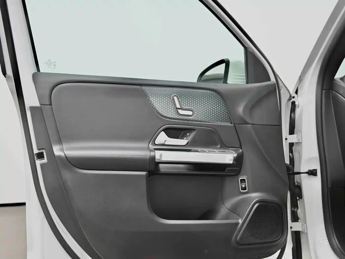 2024 Mercedes-Benz GLB 220 Dynamic — миниатюра 11