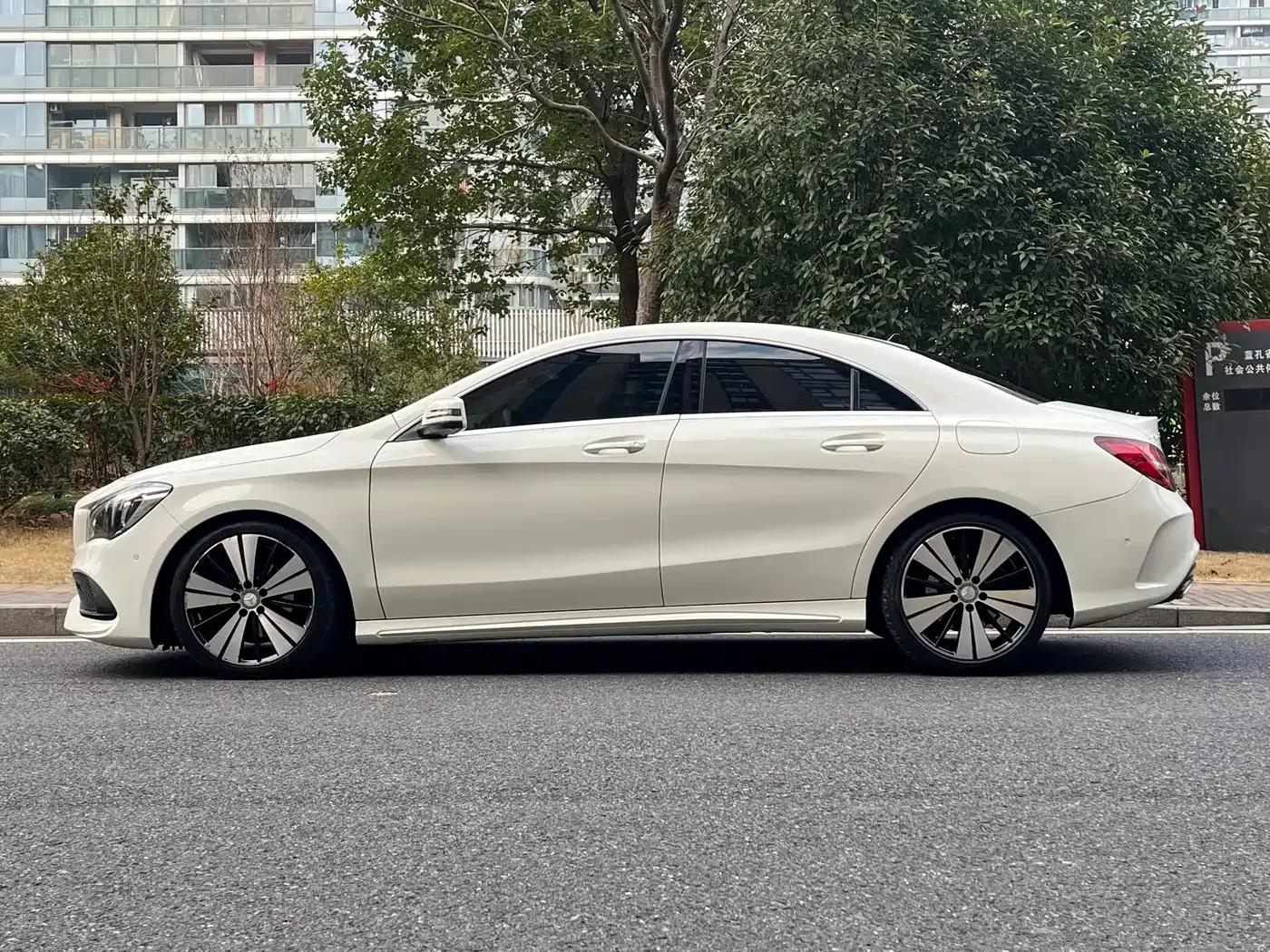 Imported Mercedes-Benz CLA 2017 Facelift CLA 200 Fashion Model — миниатюра 4