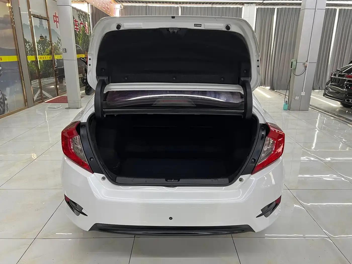 2016 Civic 180TURBO CVT Comfort Edition — миниатюра 8