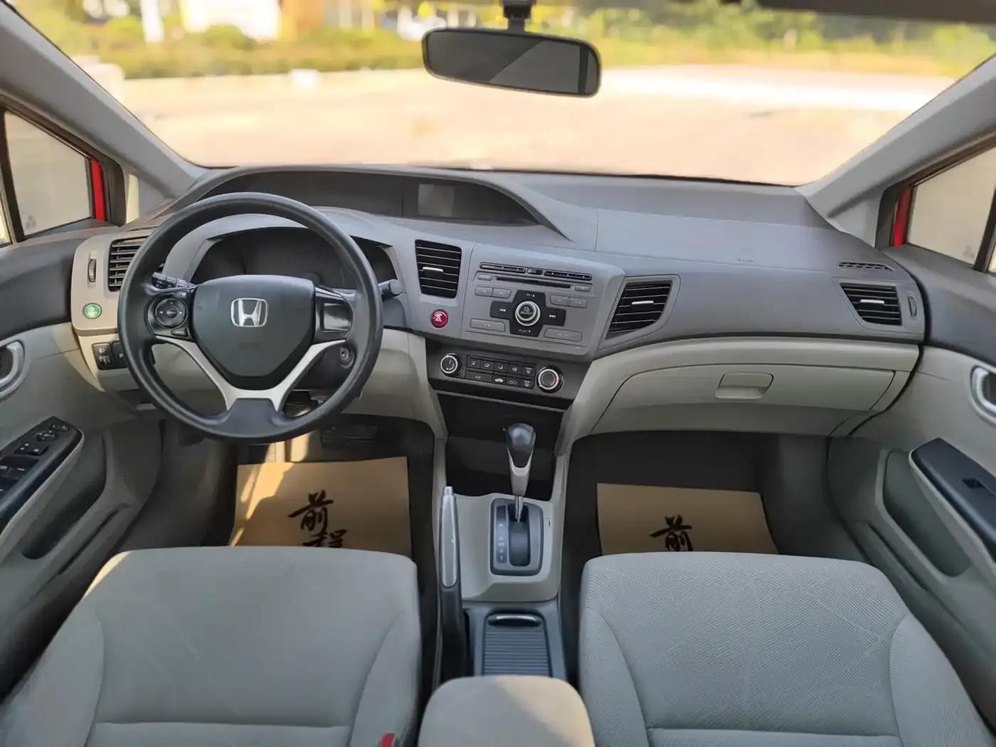 2012 Civic 1.8L Automatic Comfort Edition — миниатюра 13
