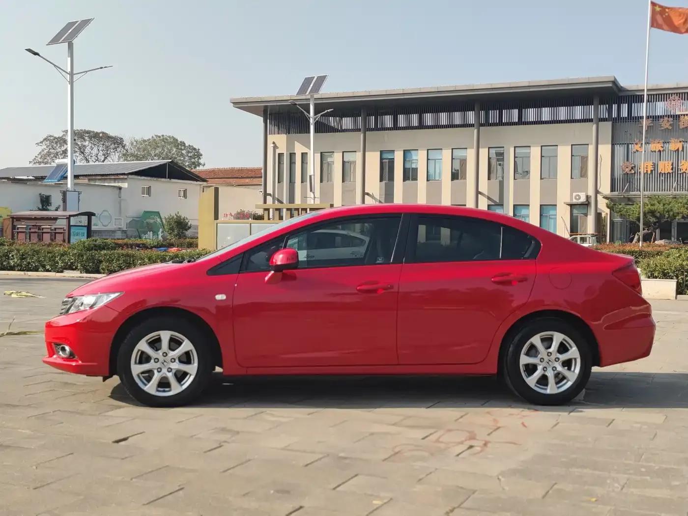 2012 Civic 1.8L Automatic Comfort Edition — миниатюра 4