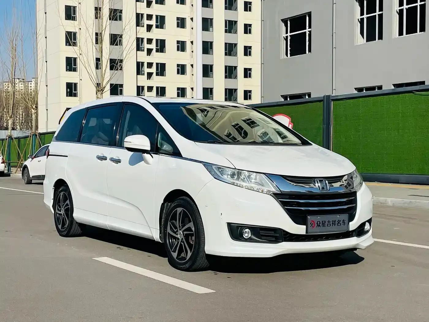 2017 Odyssey 2.4L Luxury Edition — миниатюра 1