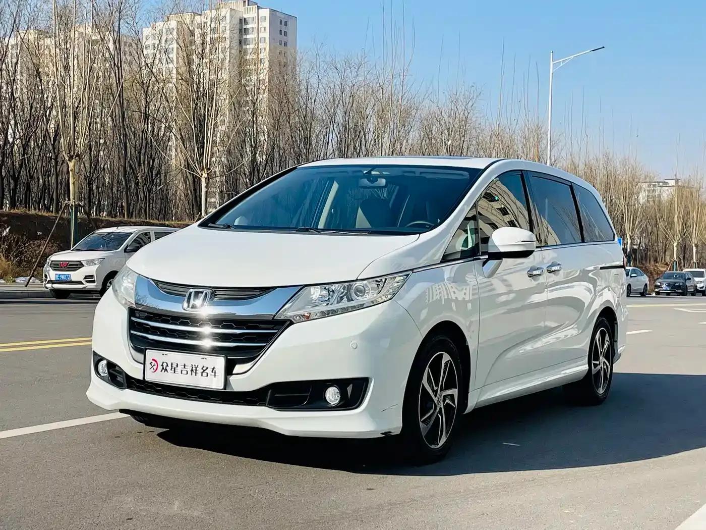 2017 Odyssey 2.4L Luxury Edition — миниатюра 3