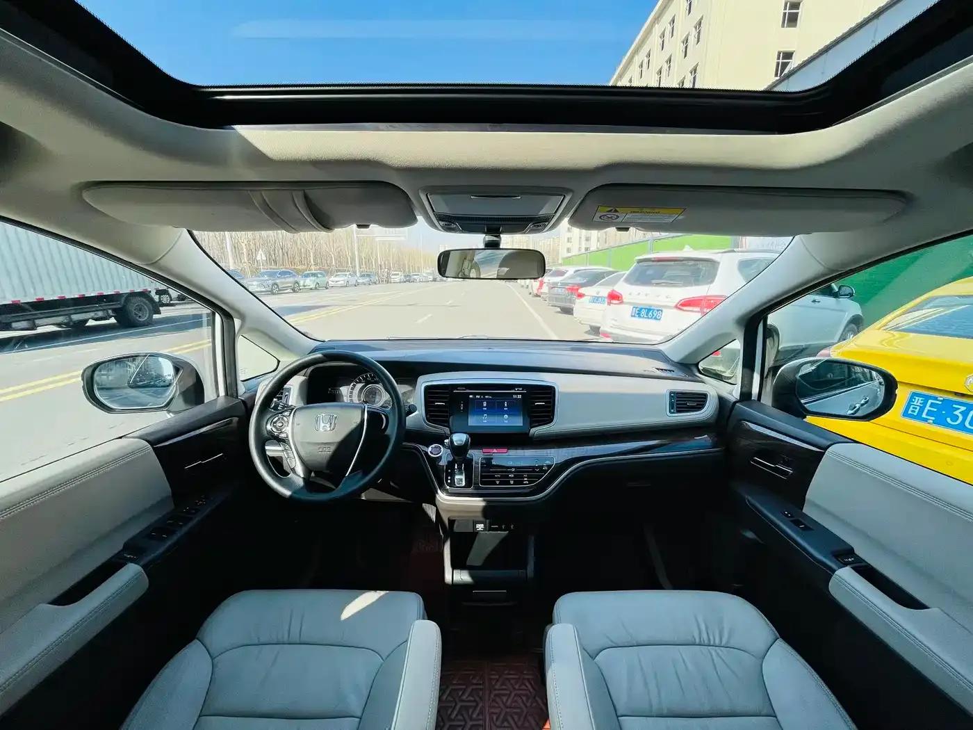 2017 Odyssey 2.4L Luxury Edition — миниатюра 5