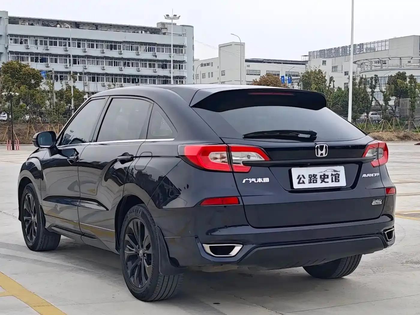 2017 Honda Avancier 240TURBO 2WD Premium Edition — миниатюра 3