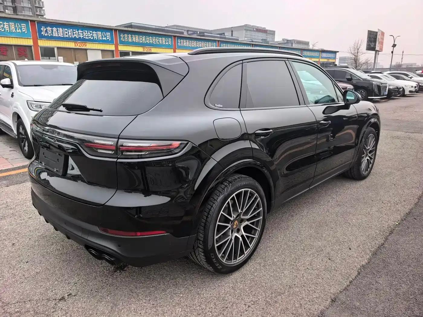 2023 Cayenne 3.0T Platinum Edition — миниатюра 3