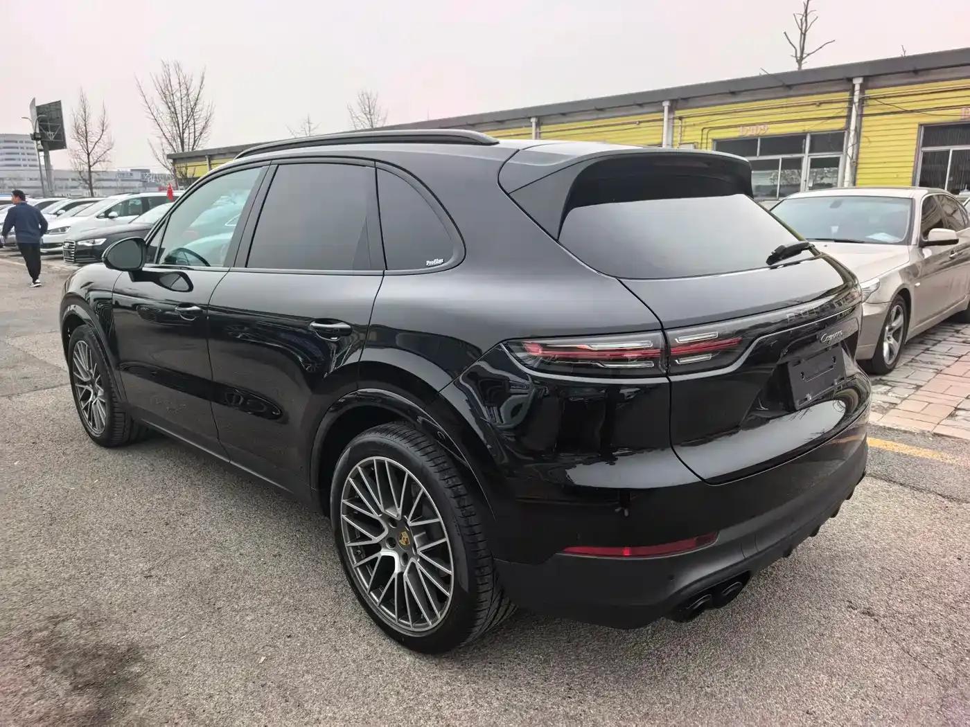 2023 Cayenne 3.0T Platinum Edition — миниатюра 4