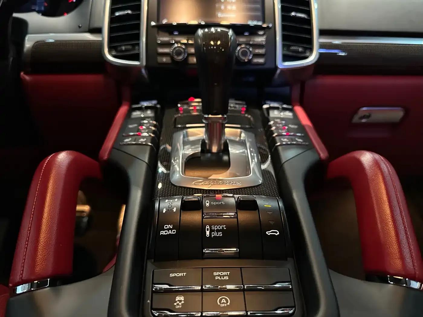 Cayenne 2016 Cayenne Turbo S 4.8T — миниатюра 13