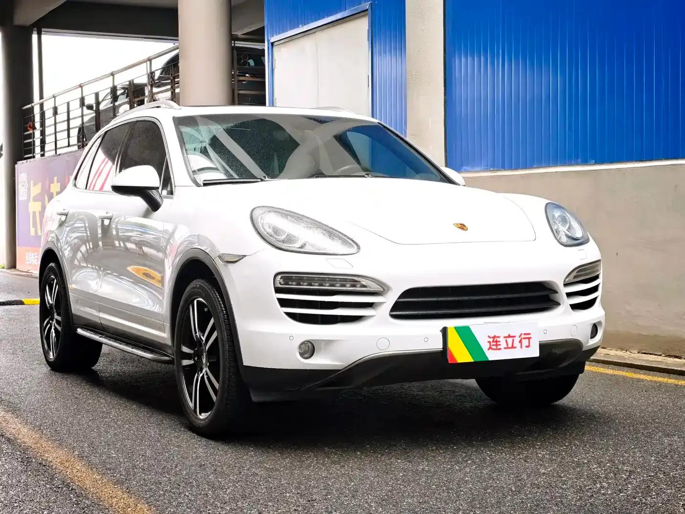 Cayenne 2014 Cayenne Platinum Edition 3.0T — миниатюра 3