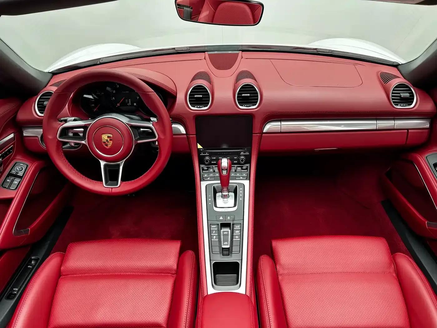 2022 Porsche 718 Boxster 2.0T — миниатюра 11