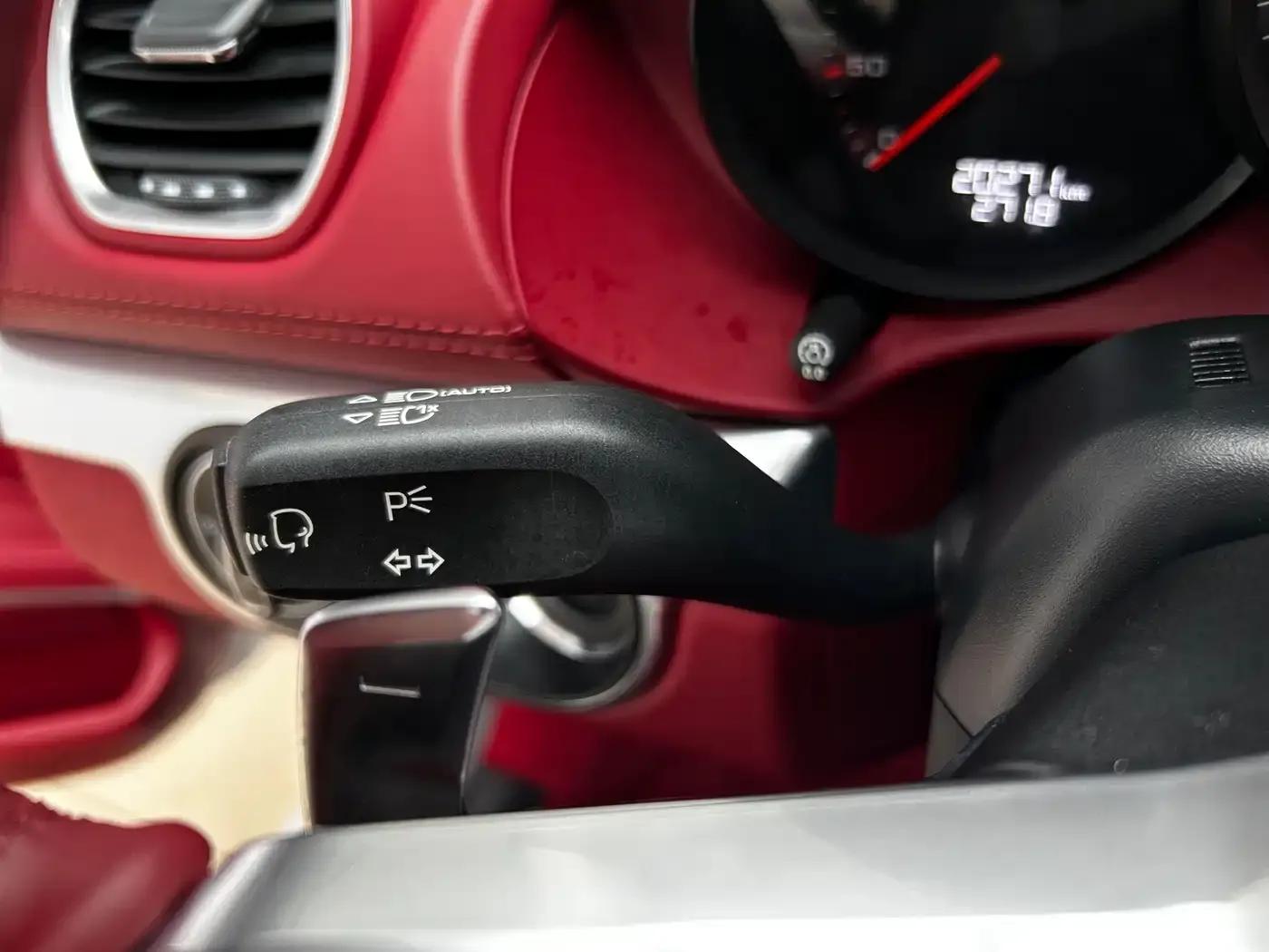 2022 Porsche 718 Boxster 2.0T — миниатюра 8
