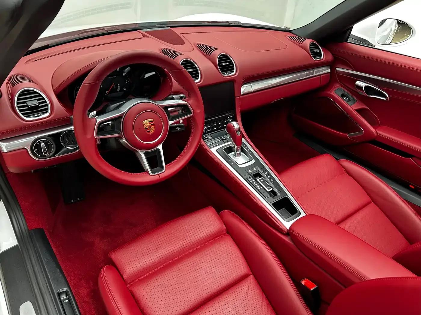 2022 Porsche 718 Boxster 2.0T — миниатюра 10