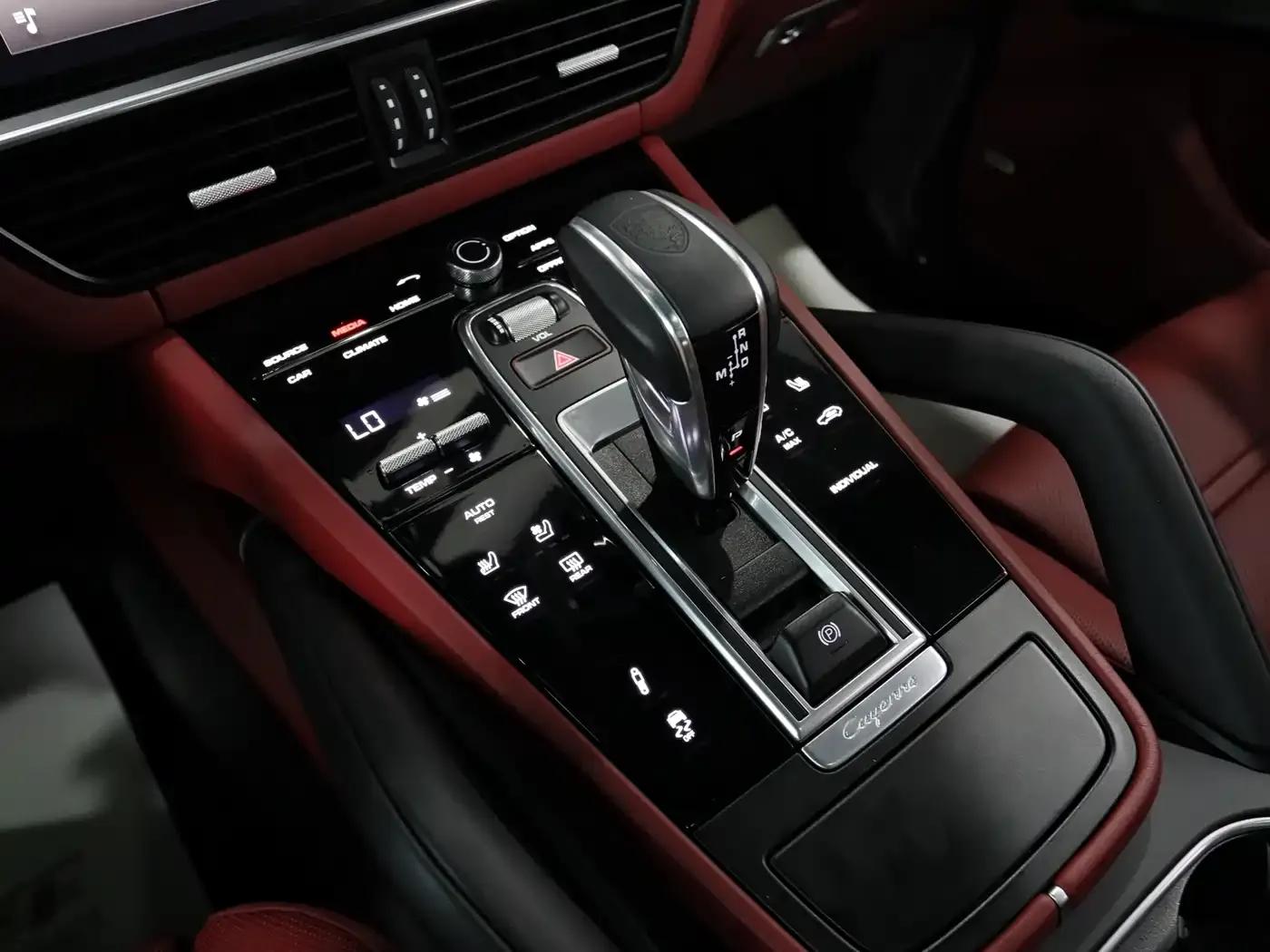 2022 Cayenne E-Hybrid 2.0T Platinum Edition — миниатюра 9