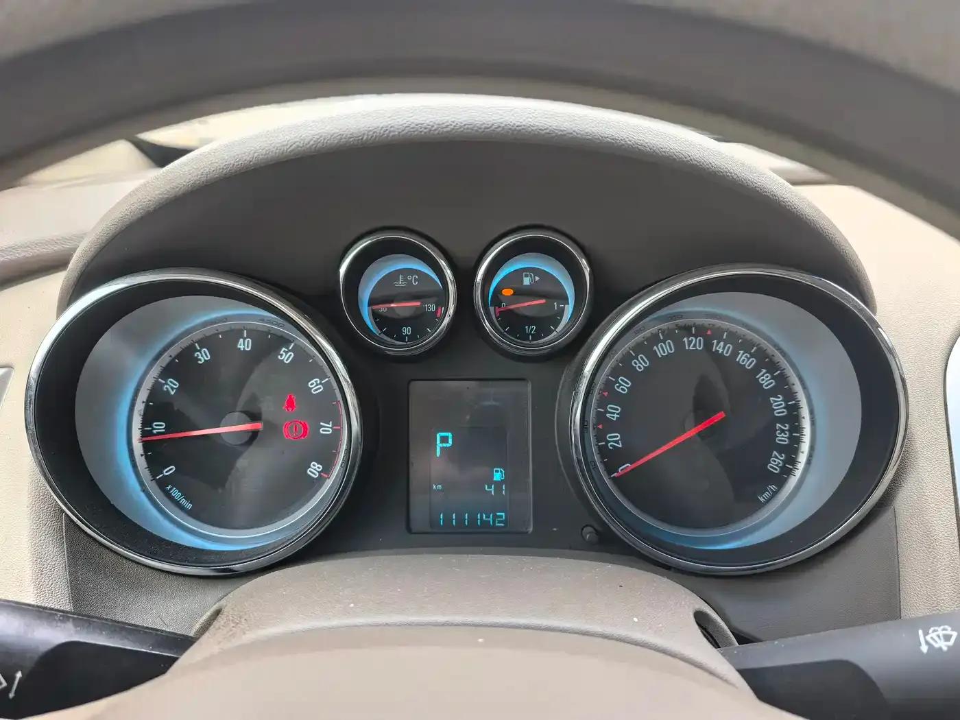 Buick Excelle GT 1.6L Automatic Fashion Edition 2013 — миниатюра 4