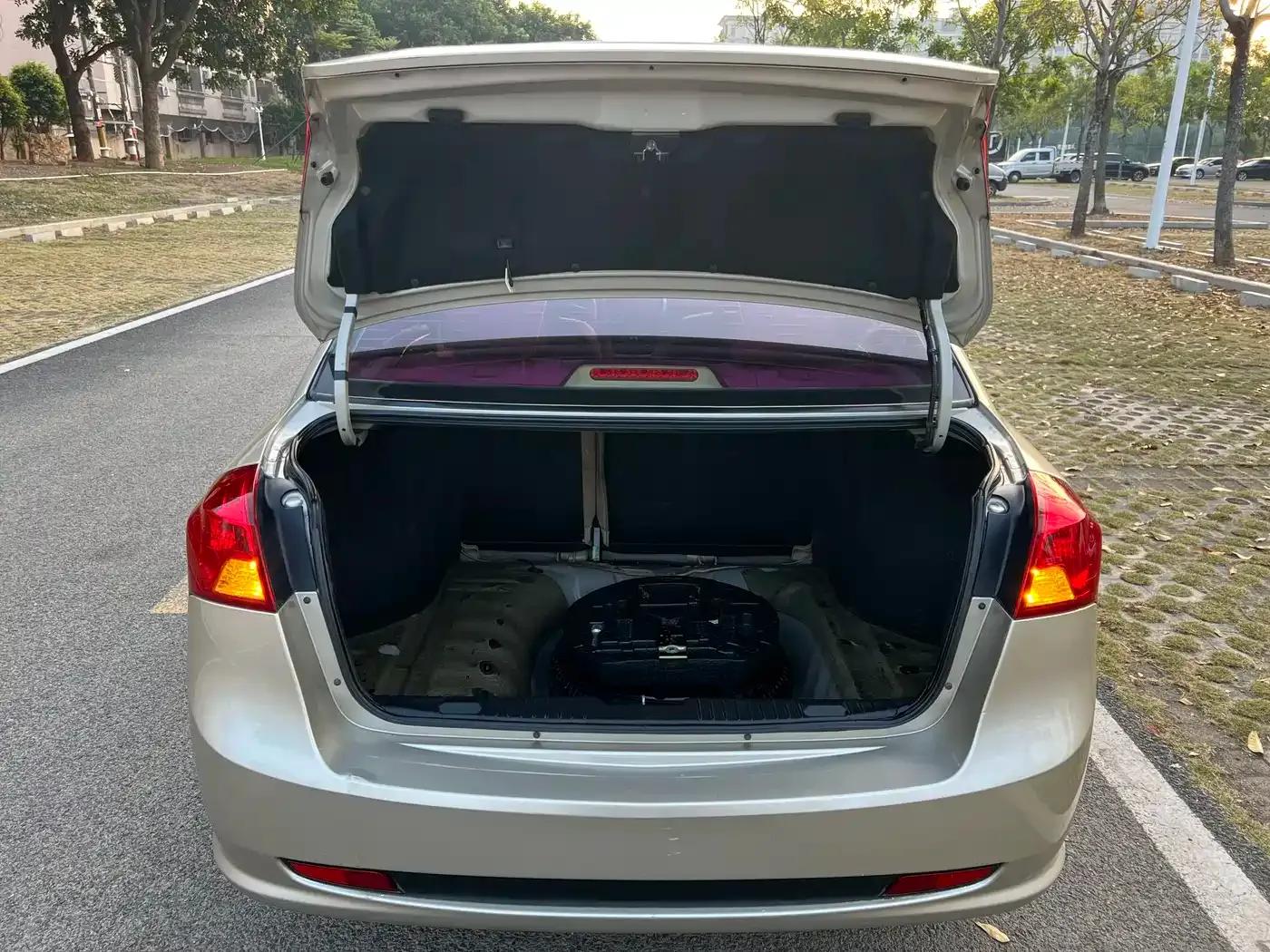 Buick Excelle 2013 1.5L Automatic Classic — миниатюра 12