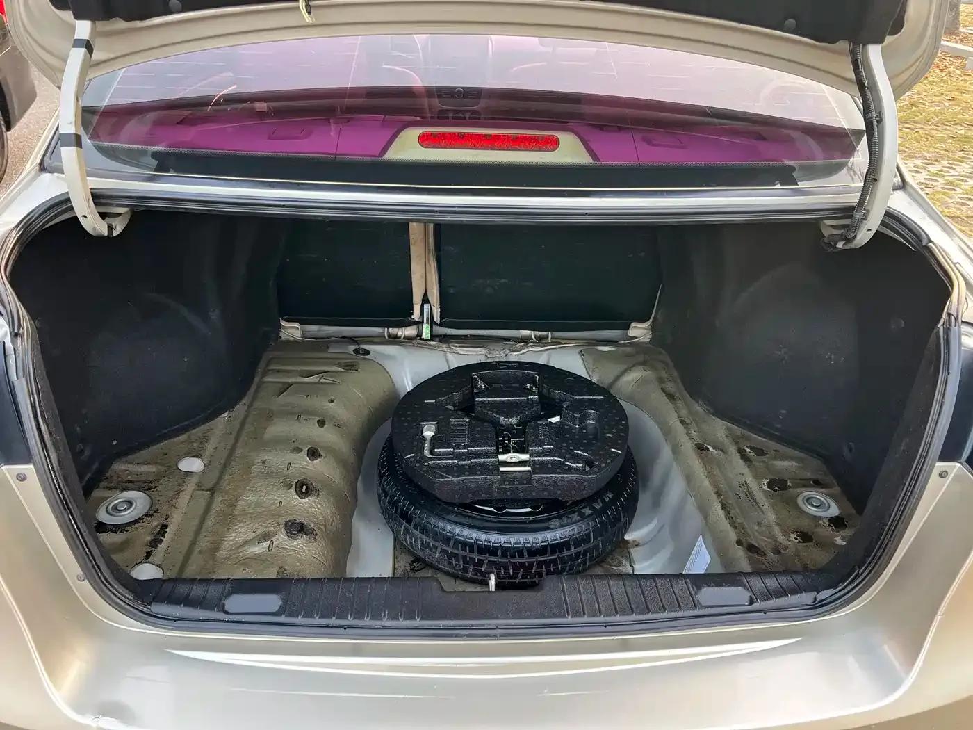 Buick Excelle 2013 1.5L Automatic Classic — миниатюра 13