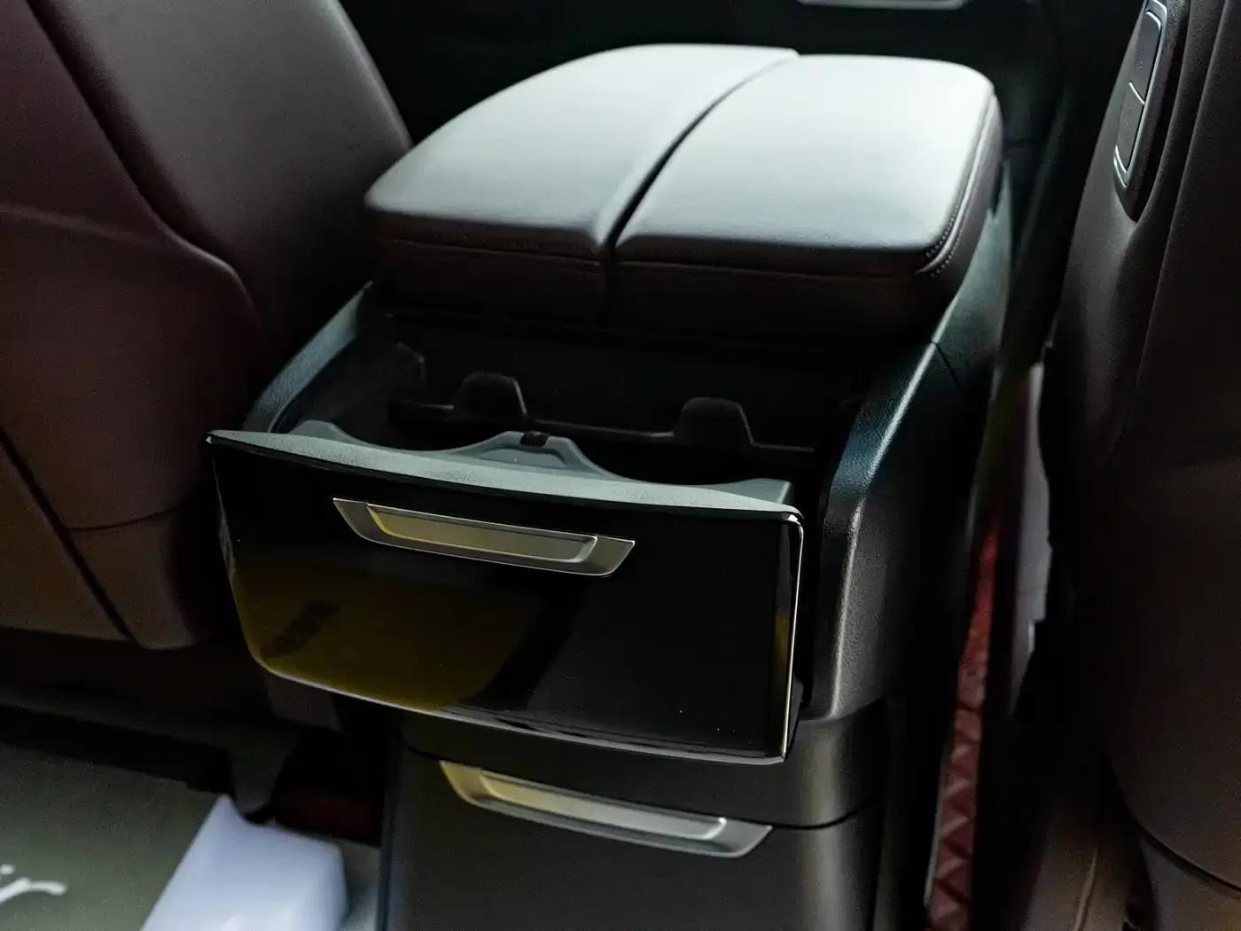 Century 2023 2.0T Six-Seat Luxury Edition — миниатюра 17
